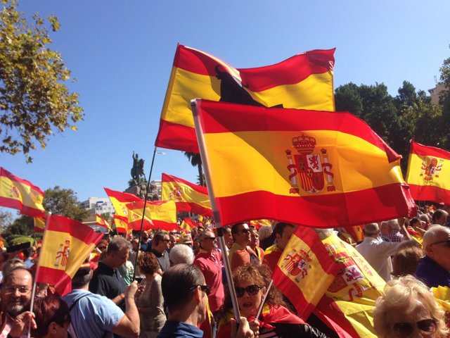 Unas 2.500 personas inician una marcha en Palma en apoyo a la unidad de España