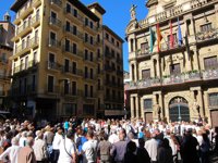 Una concentración en Pamplona reclama "diálogo" para resolver la situación en Cataluña