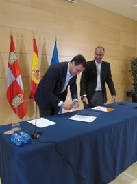 PP y Cs rubrican un acuerdo para suprimir el "90% de los aforamientos", reformar la ley electoral y avanzar en los PGC