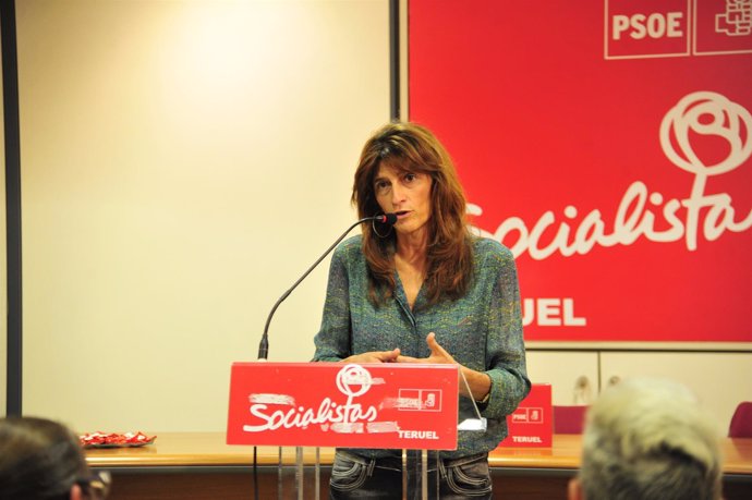 Carmen Dueso (PSOE) en un acto con militantes del PSOE en Teruel