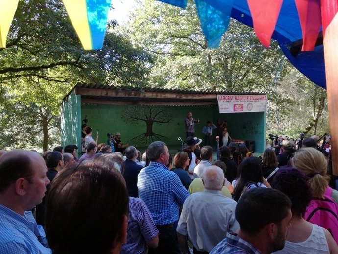 Galicia se queda a 50 personas de batir récord Guinness de gaiteiros