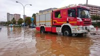 Las fuertes lluvias inundan calles de Calpe y Benidorm y dejan personas atrapadas en vehículos