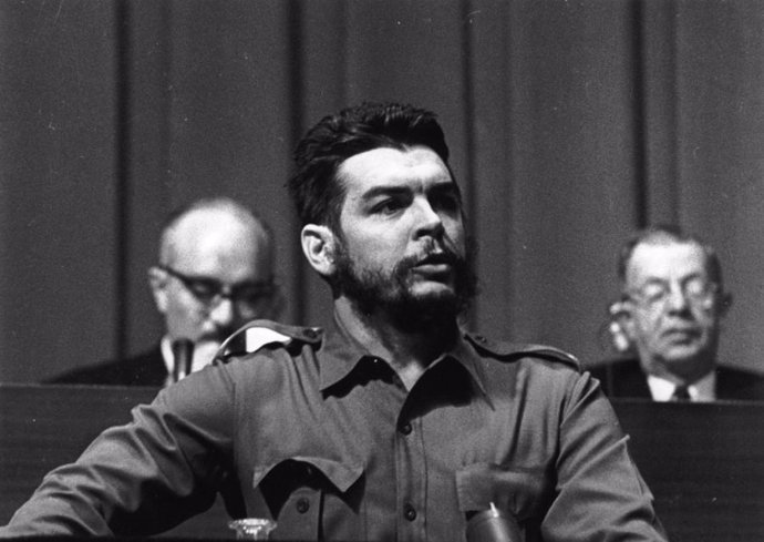 Che Guevara dando un discurso