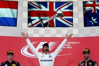 Hamilton asesta un golpe al Mundial tras el abandono de Vettel; Alonso, undécimo