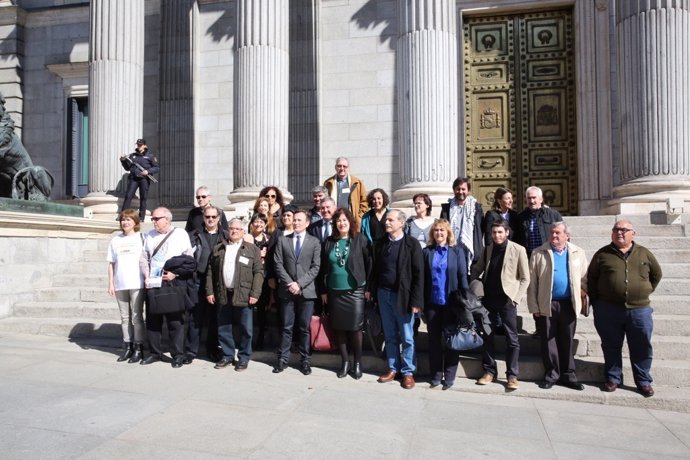 Políticos vascos presentan una iniciativa de ayuda a víctimas del amianto