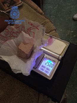 Nota Prensa Y Fotografía: "La Policía Nacional Desmantela Un Punto De Droga Y De