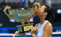 Caroline Garcia sorprende a Halep y reina en Pekín