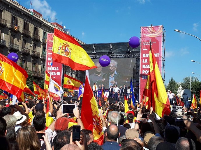 Mario Vargas Llosa en la manifestación de SCC en Barcelona