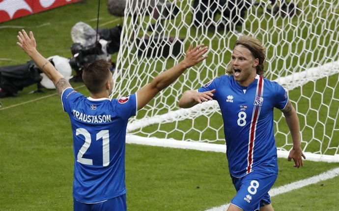 Islandia se mete en octavos de la Eurocopa 2016