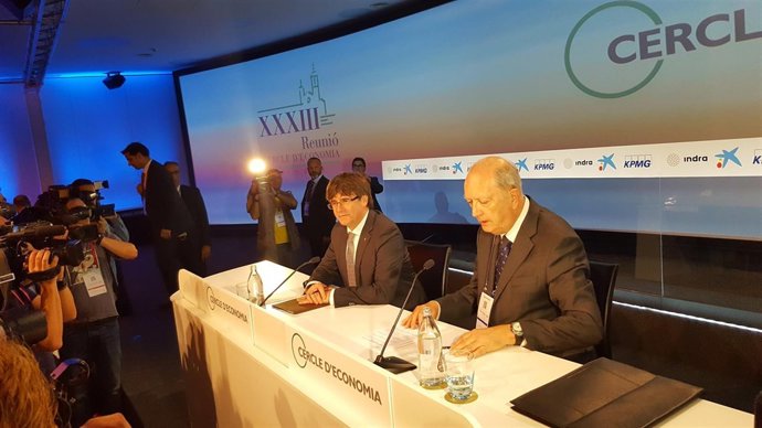 Carles Puigdemont (pte.Generalitat) Juan José Brugera (pte.Círculo de Economía)