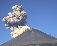 El volcán mexicano Popocatépetl registra pequeñas erupciones y explosiones