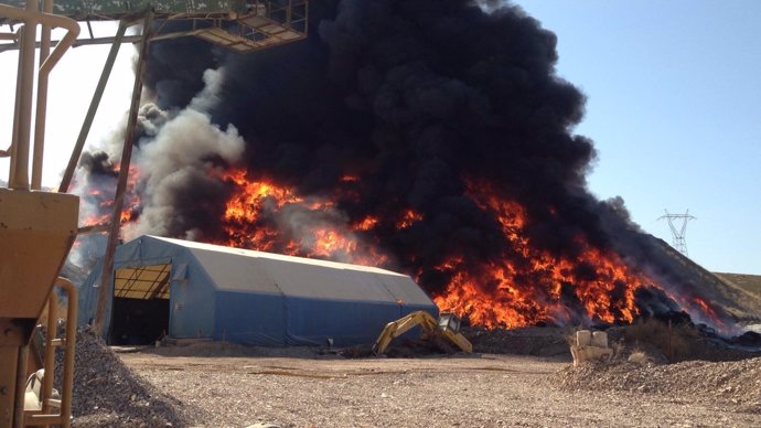 Incendio en una nave de reciclaje de Córdoba