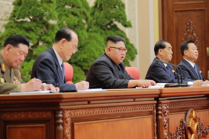 Kim Jong Un en un comité del partido del Trabajo de Corea del Norte WPK