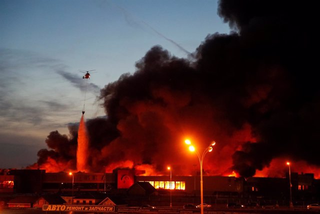 Incendio en un centro comercial cerca de Moscú (Rusia)