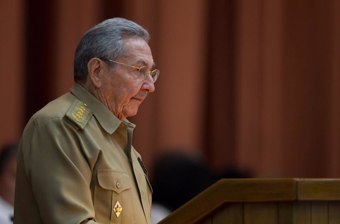 Raúl Castro dando un discurso