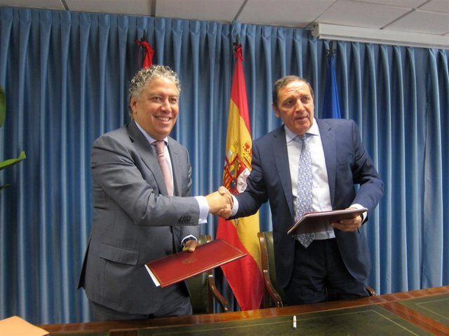 Tomás Burgos y Antonio María Sáez Aguado.                       