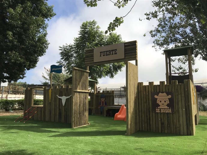 Ayto Algarrobo parque infantil playmobil fuerte bravo colegios ceip educación