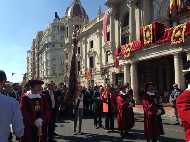 Imagen del inicio de la procesión cívica del 9 d'Octubre