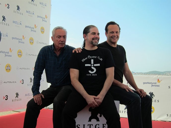 El director Craig Zahler (centre) i els actors Udo Kier (izq) i Vince Vaughn
