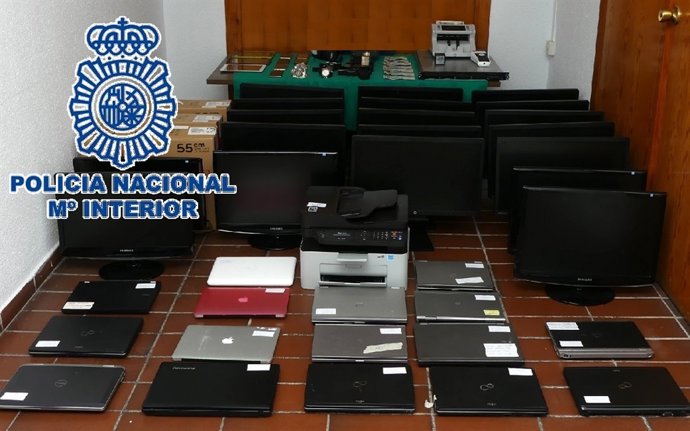 Nota De Prensa Y Foto