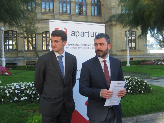 Representantes de Aparture en San Sebastián.                    