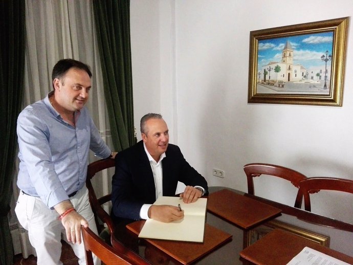 Ruiz Boix con el alcalde de Paterna
