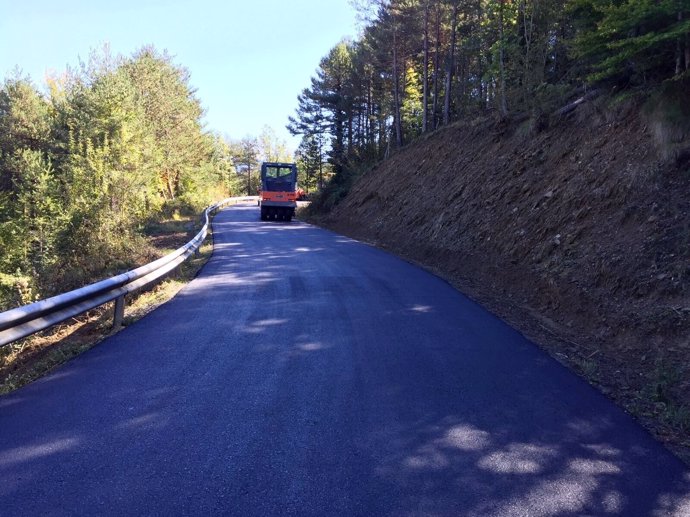 Obras en la carretera que une los municipios de Senz y Viu