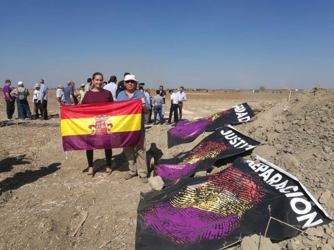 Comienza la búsqueda de las víctimas en Fuentes de Andalucía.