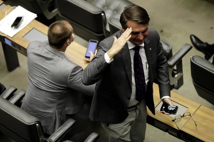 El diputado Jair Bolsonaro gesticula durnate un pleno.