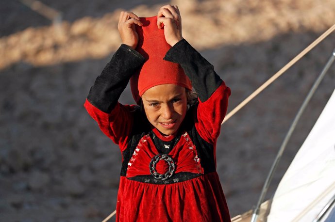 Un niña siria en un campamento de desplazados
