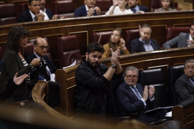 Los diputados de ERC, con Gabriel Rufián, abandonan en el Congreso