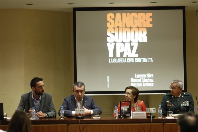 Presentació del llibre "Sangre, sudor y paz. La Guardia Civil contra ETA"