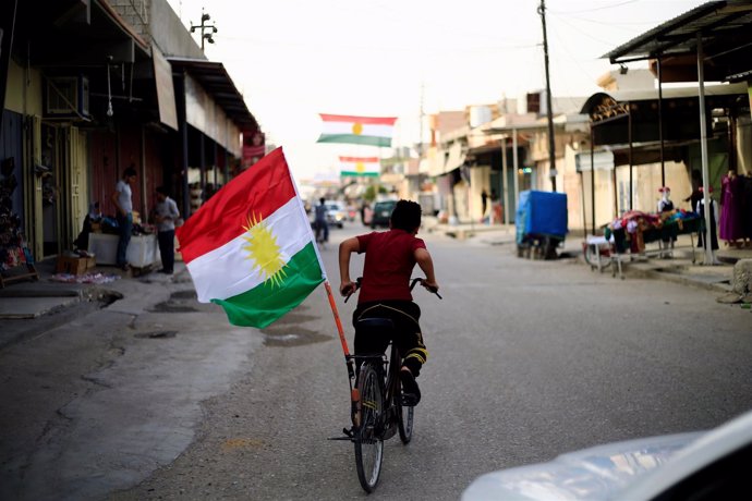 Bandera del Kurdistán en Tuz Jurmato