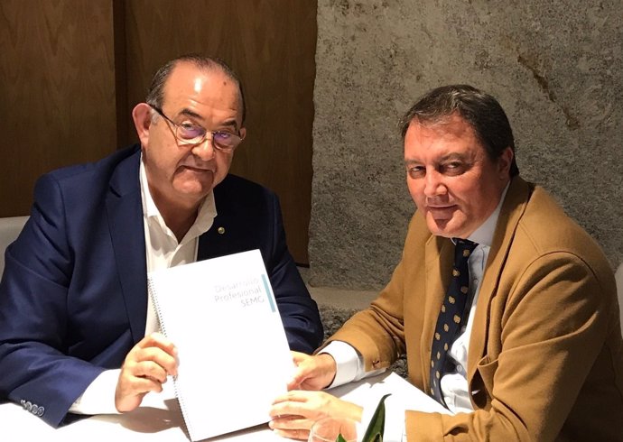 Presidente de SEMG, Antonio Fernández-Pro , y el presidente de la AEU, Manuel