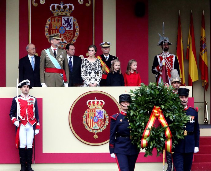 El Rey durante el desfile militar del 12 de Octubre
