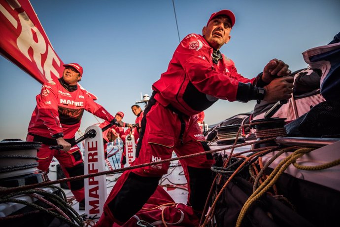 Cuervas-Mons y Xabi Fernández trabajan en el barco