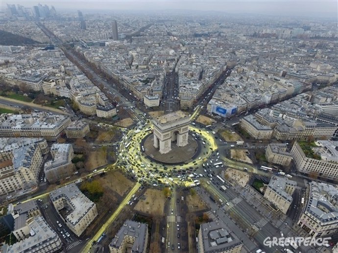 Plaza de la Estrella con el Arco de Triunfo en París