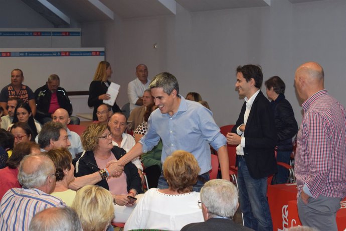 Pablo Zuloaga en un encuentro con militantes socialistas en Santander