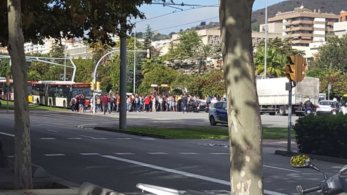Estudiants tallen la Diagonal.
