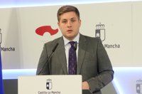 C-LM no cree que "haya una democracia más allá de la Constitución"