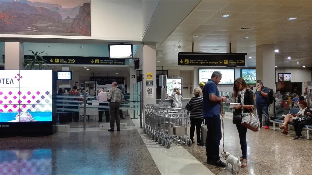 El Aeropuerto de Asturias supera el millón de pasajeros en los primeros El Aeropuerto de Asturias supera el millón de pasajeros en los primeros