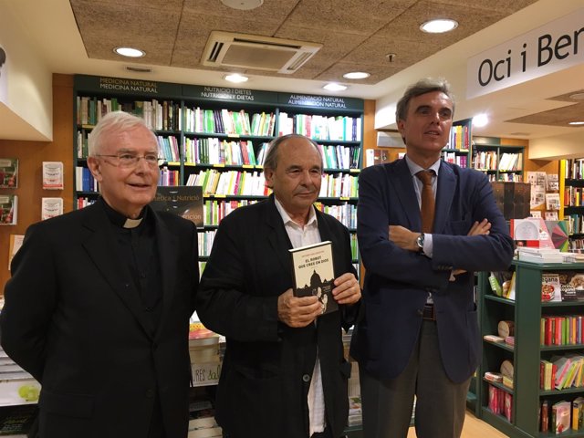 Teólogo Josep-Ignasi Saranyana, escritor Arturo San Agustín, editor Fèlix Riera