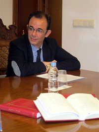 USAL saca a la luz un documento sobre el trabajo entre bambalinas de la universidad