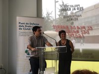 Pisarello celebra que Puigdemont y Rajoy rebajen la tensión y pide abrir un "espacio de diálogo"