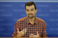 Maíllo (IU) anima a Rajoy y Puigdemont a "hablar" después de la "bajada de balón" del presidente catalán