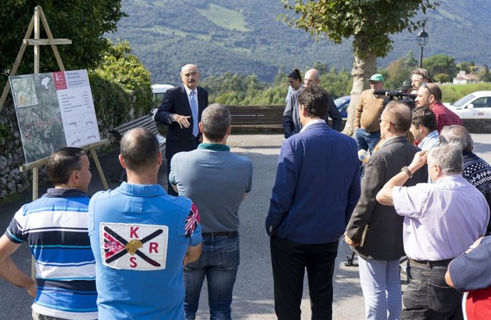 11 Oct 17 12:15Plaza De Barruelo, Ruesgael Consejero De Obras Públicas Y Viviend