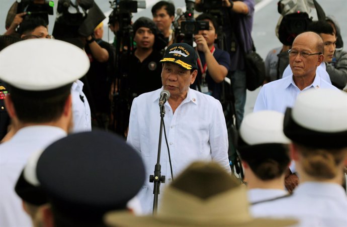 El presidente Rodrigo Duterte habla ante miembros de la Armada Australiana