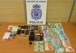 Objetos y dinero encautados a carteristas en Málaga 