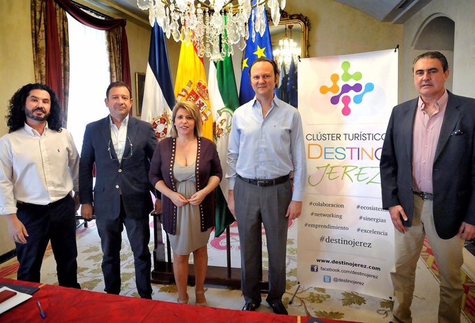 La alcaldesa de Jerez firma un convenio con el Cluster Turístico