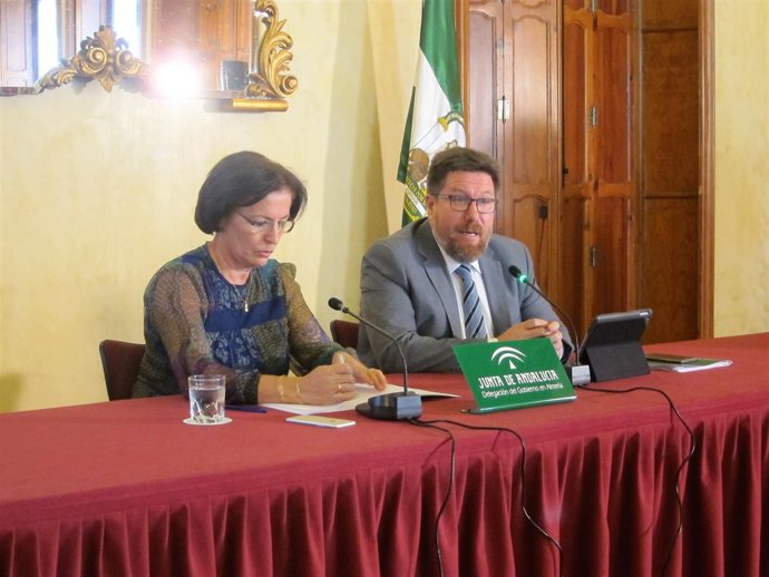 La delegada de la Junta en Almería y el consejero de Agricultura